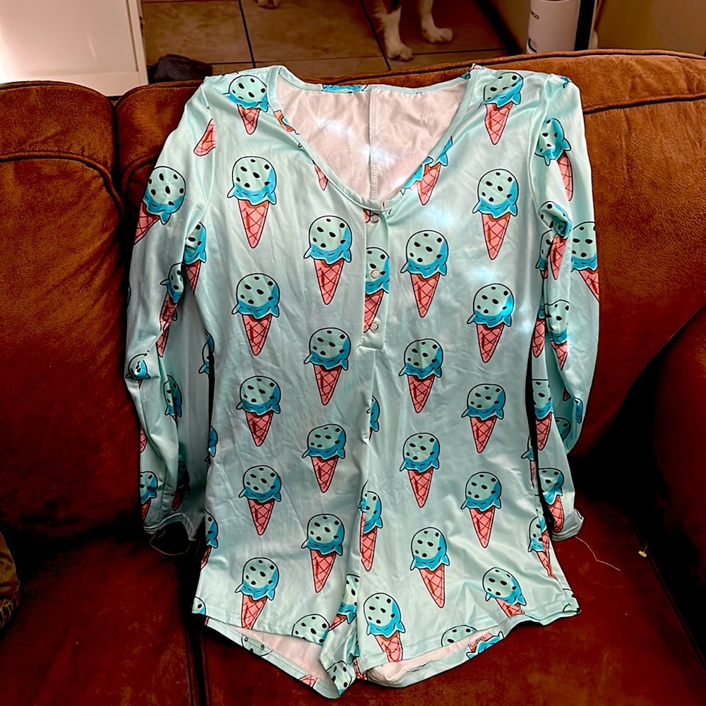 One piece pajama/loungewear bodysuit short